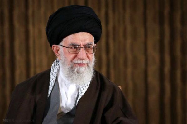 رهبر انقلاب: تشییع باشکوه شهدا نشان داد که ملت ایران زنده است