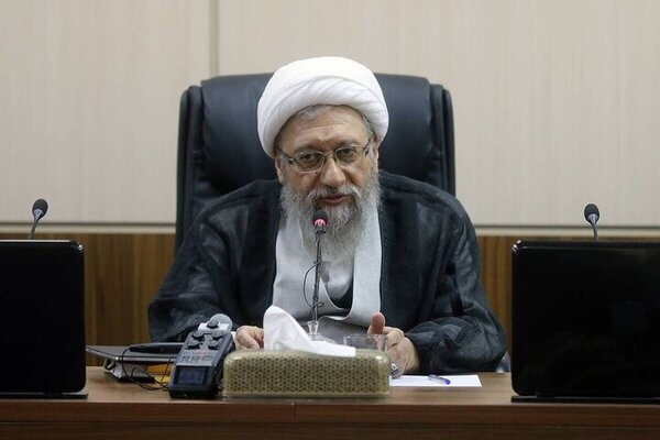 آیت&zwnj;الله آملی&zwnj;لاریجانی: ترامپ درباره ایران هذیان می&zwnj;گوید