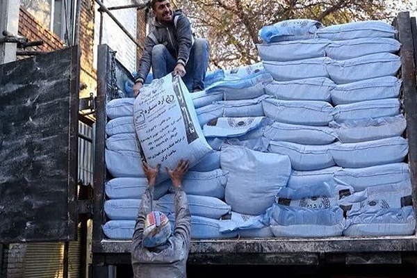 ۱۳۰۰ تن آرد بین نانوایان خراسان شمالی توزیع شد
