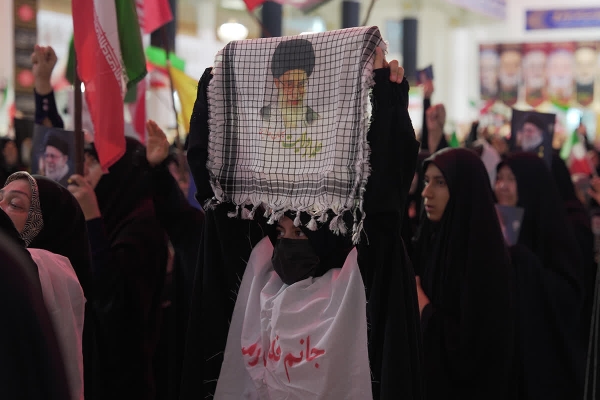 طنین حماسه در قلب پایتخت؛ دختران &laquo;جان&zwnj;فدای ایران&raquo; با رهبر انقلاب تجدید بیعت کردند