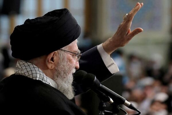 سخنرانی رهبر انقلاب در اجتماع زائران حرم مطهر رضوی