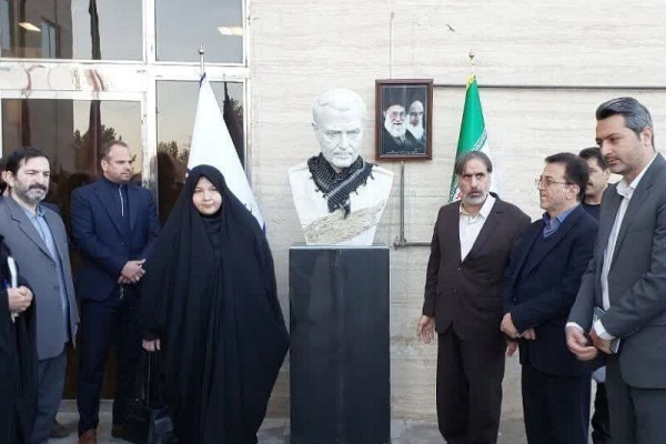 رونمایی از تندیس شهید سلیمانی در بجنورد