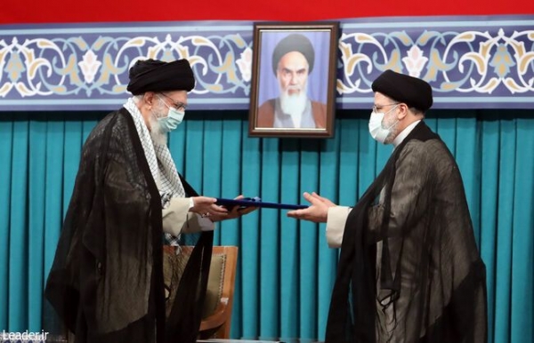رهبر انقلاب: مظهر وفاق ملی باشید