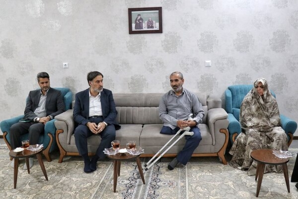 استاندار خراسان شمالی با دو خانواده جانباز هفتاد درصدی دیدار کرد