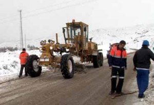 برف روبی ۴۰۵ کیلومتر از محورهای خراسان شمالی