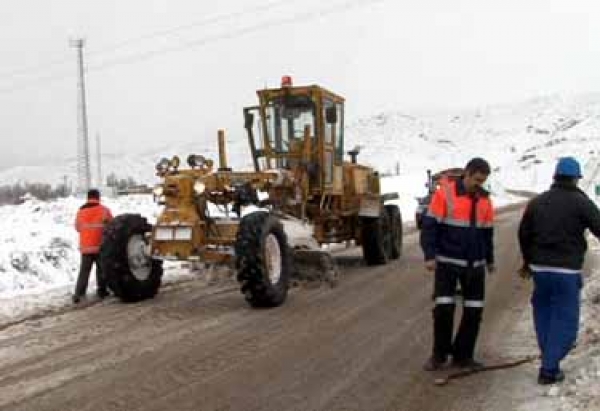 برف روبی ۴۰۵ کیلومتر از محورهای خراسان شمالی